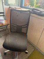 1 bureau droit en plateau verre, piétement en bois laqué noi… (photo 4)