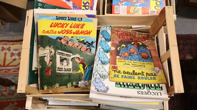 Caisse de Bande dessinée divers. 23 volumes