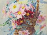 tableau représentant un panier de fleurs posé sur une table près d'un mur
