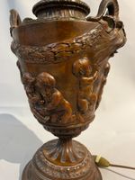 Vase en régule patiné monté lampe à décor de petits vendange… (photo 3)