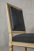 Six chaises en bois naturel peint blanc,, l'assise et le dos… (photo 6)