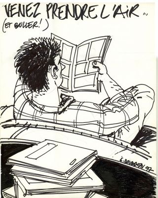dessin représentant un homme en train de lire un livre sur un lit, entouré d'une pile de livres