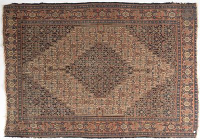 un ancien tapis persan à motif de médaillon