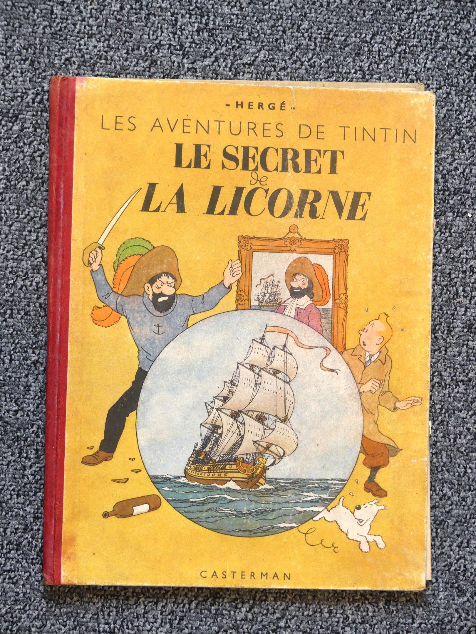 TINTIN Le Secret de la Licorne Réedition couleur A 20 1943 En l'état 1er et 2e plats tachés et passés, légères saliss...