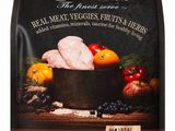 un sac contenant des plats à base de poulet accompagnés de fruits et de légumes, posé sur une table