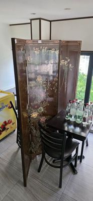 Situe AU 1er Etage, Par Escalier Sans Ascenseur : - 1 Pare A…