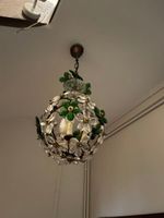 LUSTRE cage en métal et verre, vers 1900, à décor de fleurs …