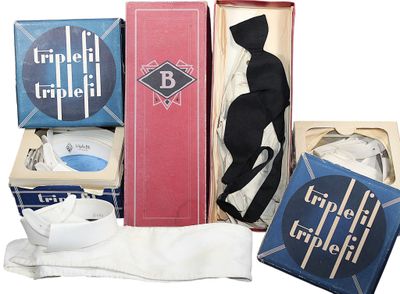tout un tas d'objets différents qui se trouvent dans une boîte
