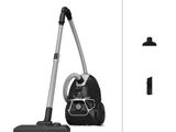 photo en noir et blanc représentant un vide et un aspirateur