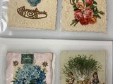 quatre cartes sur lesquelles figurent des fleurs dans un vase