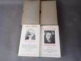 deux livres sur une table avec l'image d'un homme et d'une femme