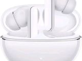 une photo d'un casque audio posé dans un bol