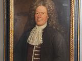 portrait d'un homme en manteau noir et chemise à col blanc