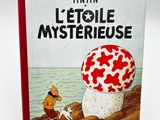 un vieux livre sur lequel figure l'image d'un homme debout à côté d'un champignon géant