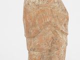 statue d'une femme tenant un enfant dans ses bras