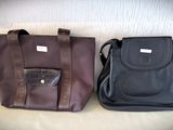 Les sacs à main en cuir sont alignés les uns à côté des autres sur une étagère