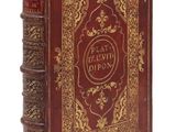 un vieux livre aux tranches dorées et à la couverture rouge