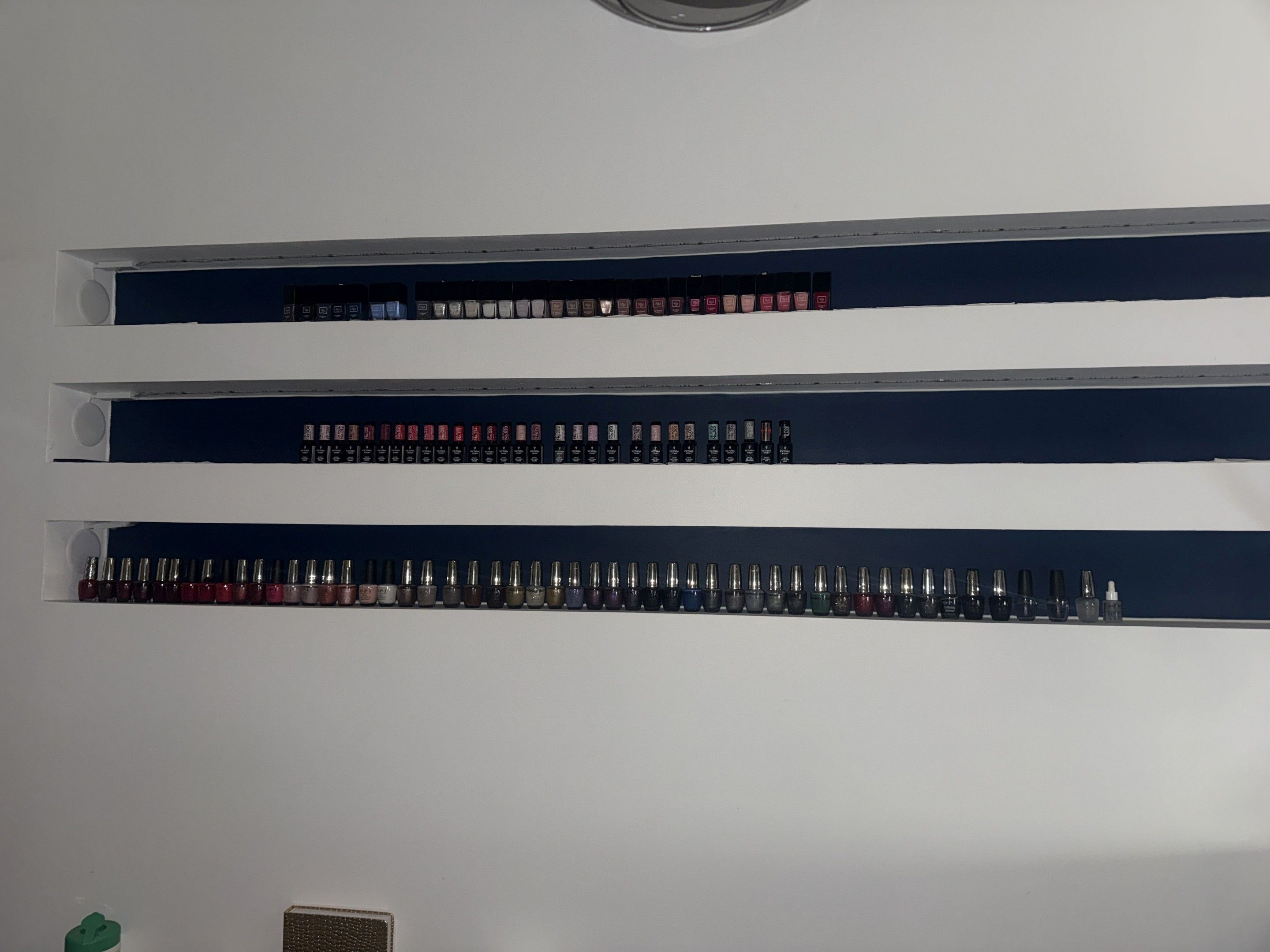 Stock de vernis à ongles: 35 vernis 1944