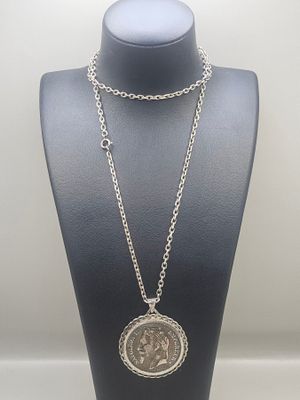 a close up of a necklace on a mannequin with a chain