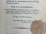 un vieux livre recouvert d'une feuille de papier