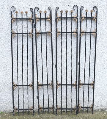 Grille d'intérieur en métal laqué noir et doré à décor de fl…