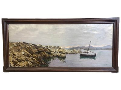 une peinture à l'huile représentant un bateau sur l'eau, près d'un rivage rocheux