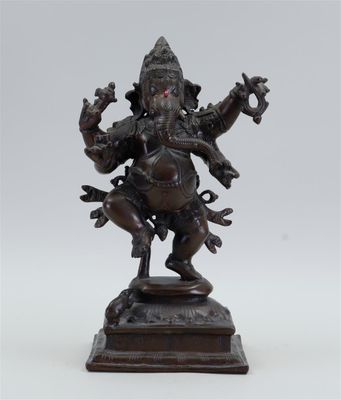 a bronze statue of the hindu god ganesh