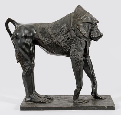 une image représentant une statue en bronze d'un singe posée sur un socle en marbre