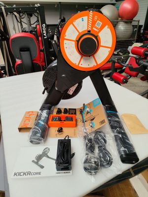 une machine posée sur une table