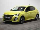 une voiture jaune est garée dans une pièce au sol en damier