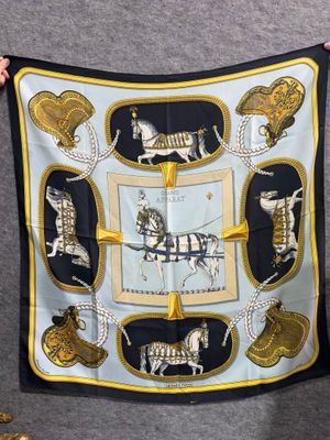 HERMES, carré de soie modele "Grand apparat", d'après un des…