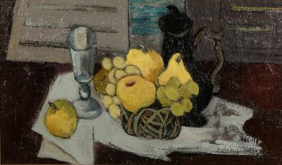 une peinture représentant un vase de fleurs et de fruits sur une table