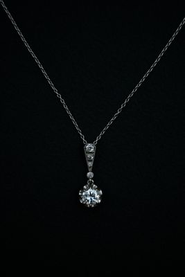 Collier en platine 850 millièmes et son pendentif platine se…