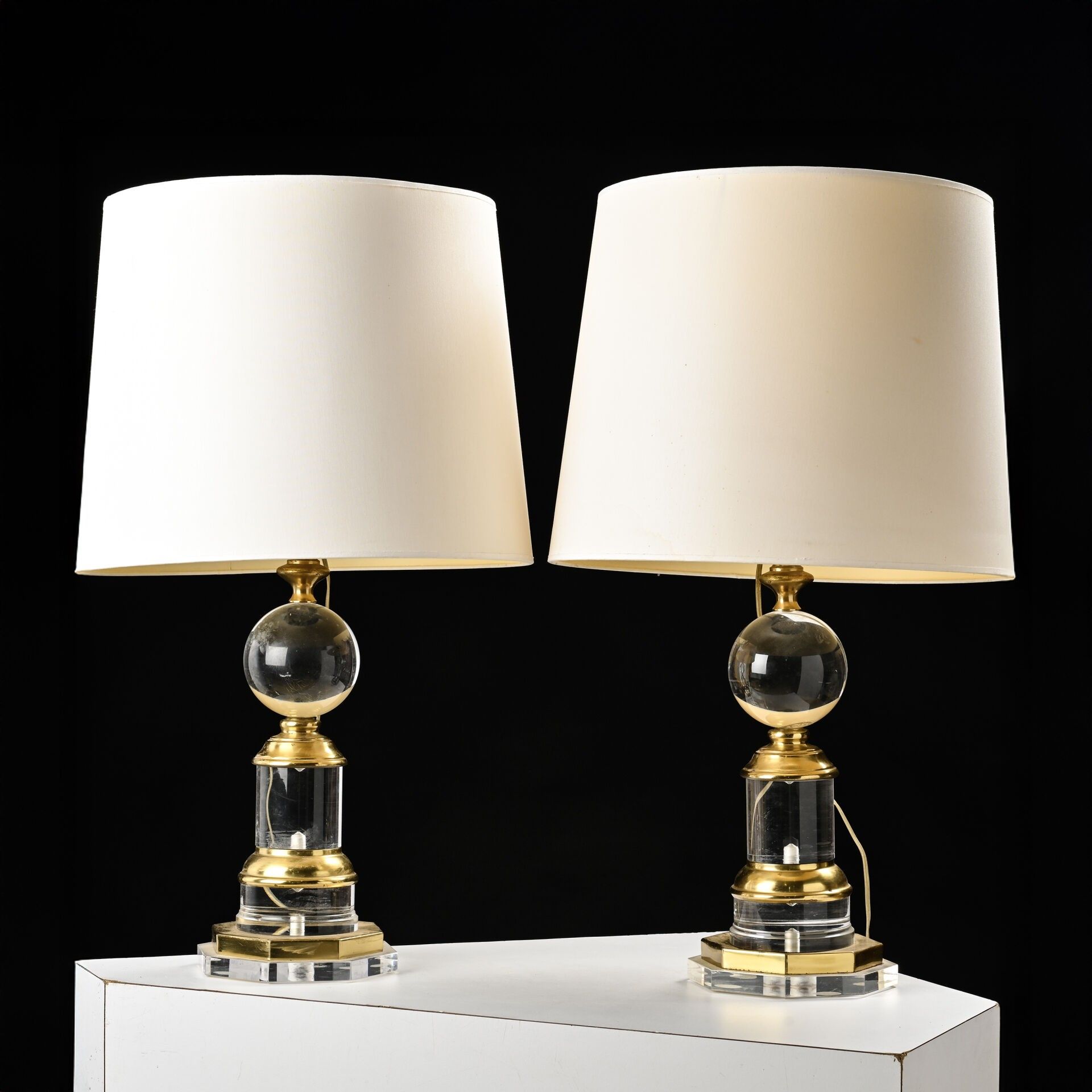 Paire de lampes italiennes en perspex et métal doré - 1970