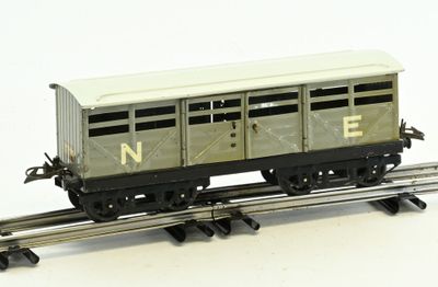 HORNBY, échelle 0, wagon à bestiaux gris toit blanc, NE, double bogie, - Photo 1