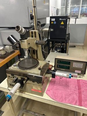 une image représentant une machine recouverte d'un tissu rose