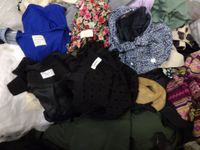 Palette de 200 pièces de vêtements d'occasion : (divers état…