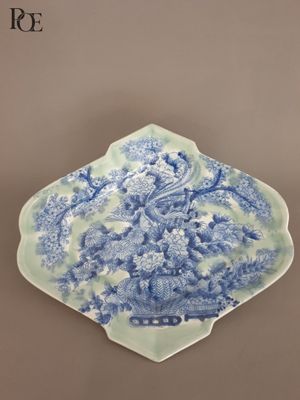 Plat de forme losangique en céramique émaillé à décor d'oise… - Photo 1