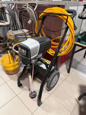 a machine that is sitting on the floor in a room