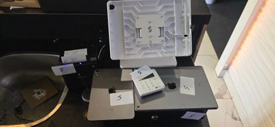 UN Ensemble Comprenant : - 1 Ipad Modele A2602, SN° : Gxjg6m…