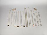 une collection de bijoux en or et en argent