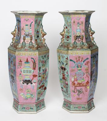 CHINE, XIXe siècle Paire de vases hexagonaux en porcelaine e… - Photo 1