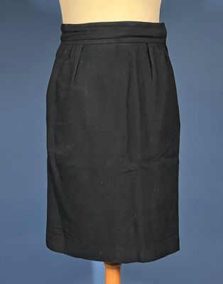 a black skirt on a mannequin mannequin mannequin mannequin mannequin mannequin mannequin mannequin mannequin