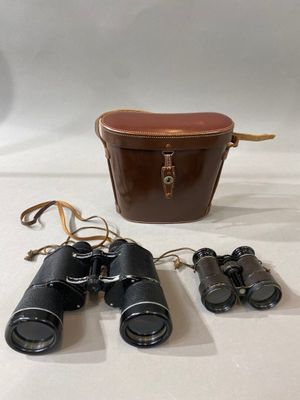 Lot de deux paires de jumelles d'officier ARAGO et HUET avec…