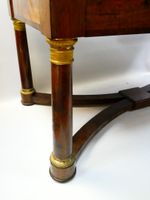 Bureau plat en acajou et placage d'acajou sur fond de chêne. (photo 2)