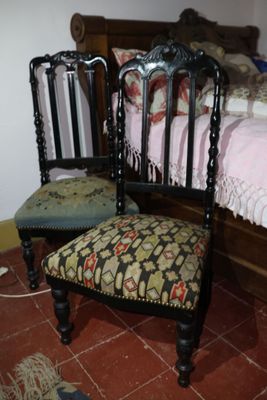 Deux chauffeuses en bois noirci fin XIX° siècle // Enlèvemen… - Photo 1