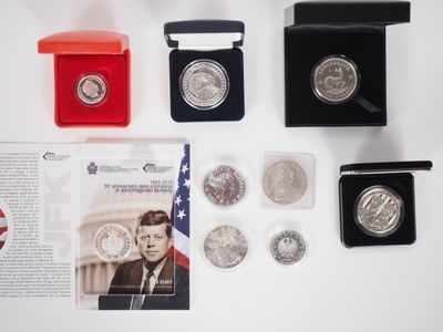 Ensemble de pièces étrangères de collection en argent dont :… - Photo 1