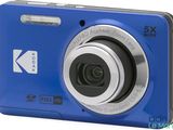 une photo représentant un appareil photo numérique bleu posé sur une surface blanche