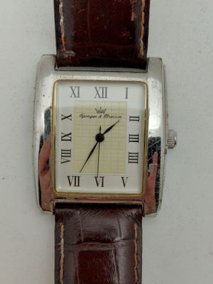 Gros plan sur une montre avec des chiffres romains