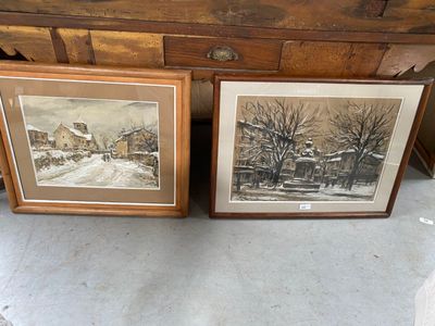 deux photos encadrées représentant une rue enneigée et une scène de rue